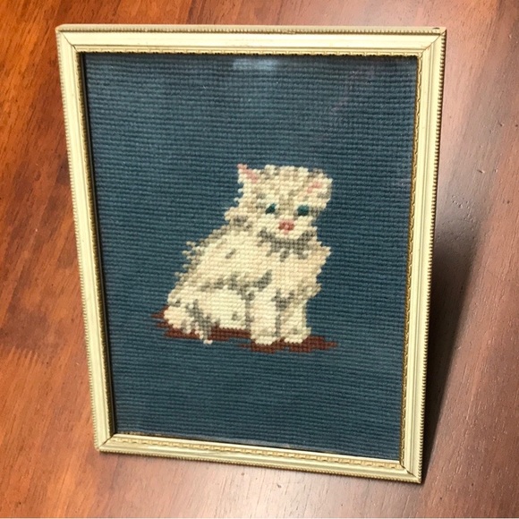 Vintage Other - Vintage Needlepoint Fluffy White Cat / Kitten MCM